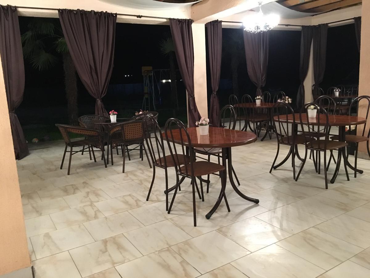Hotel Askar Alakhadzi Екстер'єр фото